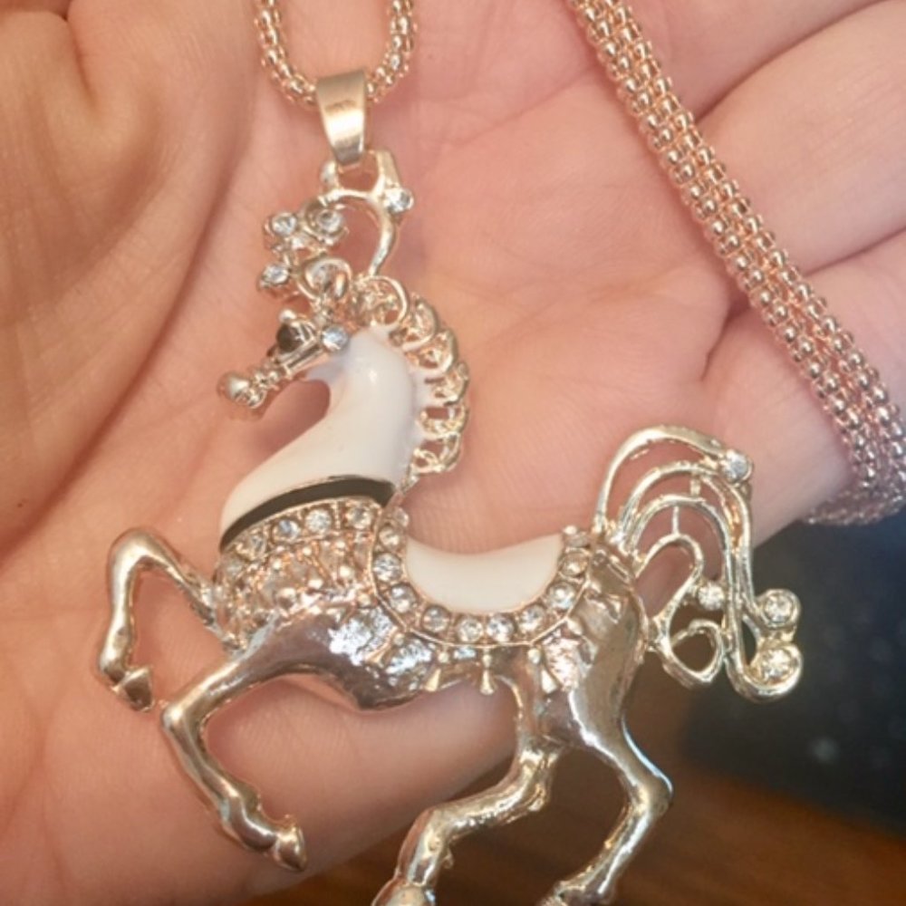 Unique "Show Horse" necklace !